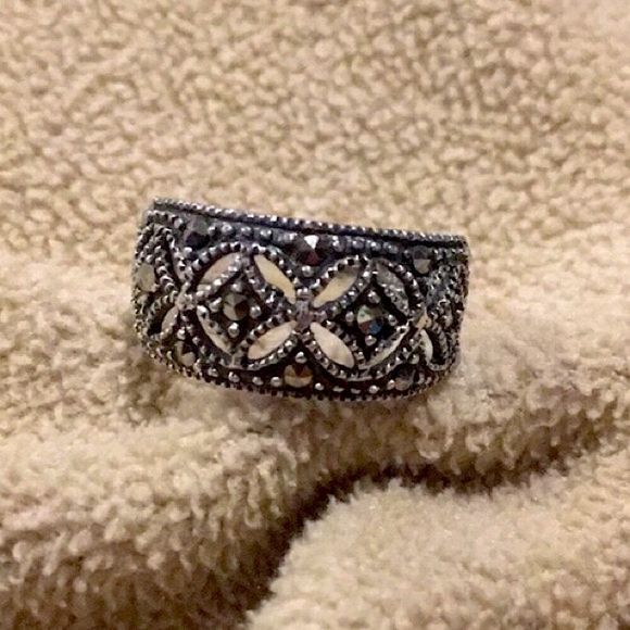 Vintage Sterling Silver Marcasite Encrusted Cutout Ring Sz 8 - Picture 7 of 8